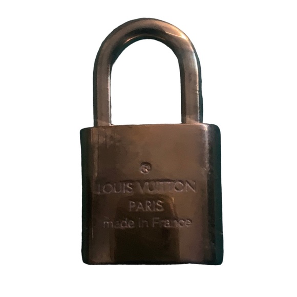 #9540 LV Lock and Key # 337 - Picture 3 of 4